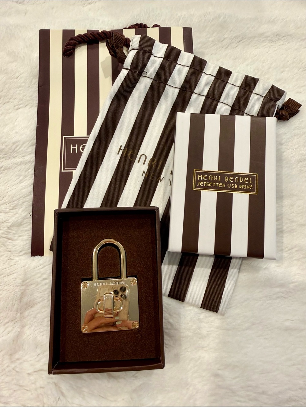 Henri Bendel Jetsetter USB Drive 8GB Gold Lock